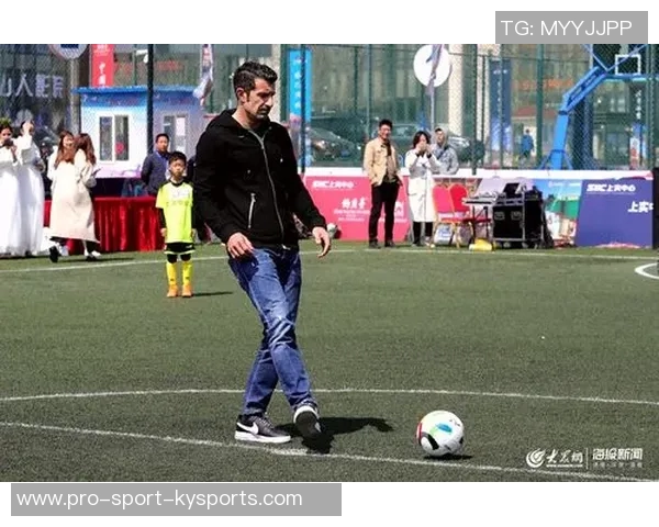 小朋友与足球明星互动搞笑视频引发网友热议欢乐瞬间尽在其中